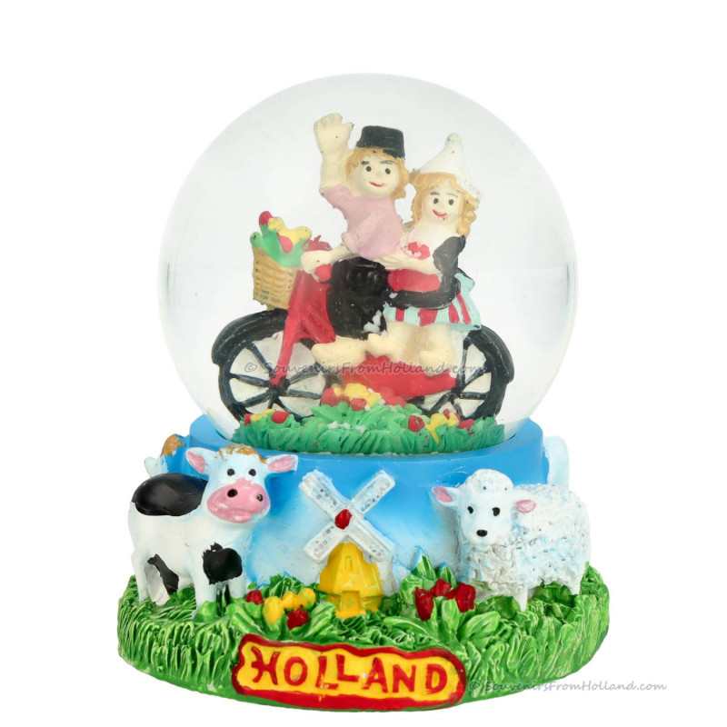 Sneeuwbol – Paartje op Fiets in Boerenlandschap (10 cm)