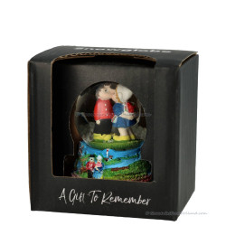 Sneeuwbol – Holland Kussend Paar (6,5 cm)