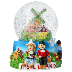 Snow Globe – Dutch couple with a dog (9 cm)