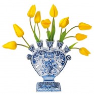 Gele tulpen in Delfts Blauwe Tulpenvaas Flat Flower Raamsticker